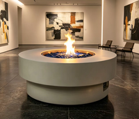 Grande table de foyer circulaire au gaz, construction métallique de qualité supérieure pour l'utilisation en extérieur dans les jardins et les cours.
