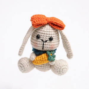 Porte-clés Lapin Kawaii au Crochet avec Nœud Orange et Carotte - Charme de Sac Lapin Amigurumi Adorable pour Décoration de Sac à Main et Sac à Dos pour Filles - Product Image 2