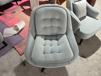 Fauteuil pivotant capitonné de style mid-century moderne, chaise en velours rembourrée avec base en métal noir