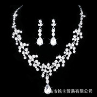 Ensemble de 3 pièces, collier, boucles d'oreilles et bracelet en résine cristal fuchsia, ensemble de bijoux de princesse pour femmes