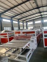 Ligne d'extrusion de profilés en composite bois-plastique (WPC) pour terrasses et clôtures extérieures