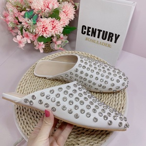Zapatillas de mujer de media punta con diamantes de imitación, de cuero genuino, cómodas, planas, con punta redonda, para bodas y fiestas de verano - Product Image 2