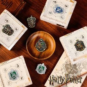Authentique pour Badge Métallique Rétro Broche Quatre Maisons d'Hogwarts Coffret Cadeau de Collection pour Anniversaire/Diplôme - Product Image 2