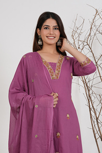 Ensemble kurta : Achetez en gros des robes pour femmes, vêtements décontractés d'été, mode indienne et pakistanaise, haut et bas élégants, pour revendeurs en ligne. - Product Image 6