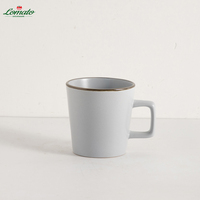 Ensemble de vaisselle en céramique gris clair avec bord doré, assiettes, bols, tasses pour restaurant, maison, cuisine, achat en gros