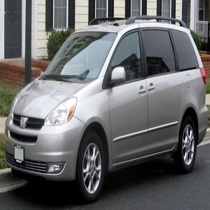 Se Aceptan Pedidos Personalizados para Minivan <span class=keywords><strong>Sienna</strong></span> con Asientos de Cuero, Interior Oscuro, Neumáticos R15, Tracción Delantera, Llantas de Aleación, Volante a la Izquierda - Product Image 2