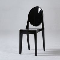 Chaises de mariage d'extérieur en plastique, chaises de réception démontables, chaises fantômes de luxe en acrylique transparent empilables pour banquets et hôtels