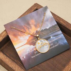 Collana con Ciondolo Rotondo in Acciaio Inossidabile Placcato Oro Vero, Motivo Montagne e Seme di Senape, Regalo per Donne, Resistente all'Ossidazione - Product Image 2