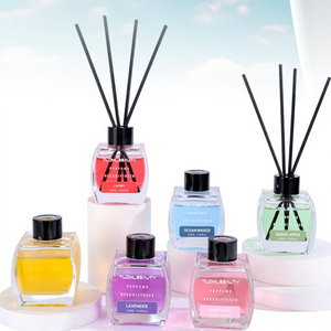 Diffuseur de parfum de luxe 120 ml avec bâtonnets en fibre de verre, huile parfumée longue durée pour voiture - Product Image 1