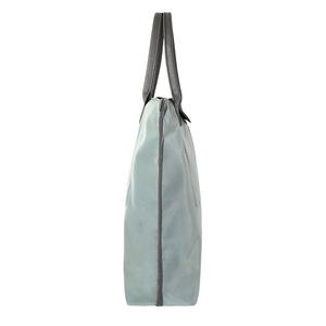 Sac fourre-tout en nylon vert clair personnalisé, grande capacité, avec garniture en cuir, idéal pour les trajets quotidiens des femmes, fabriqué en usine OEM - Product Image 3