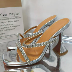 Sandales à talons hauts pour femmes, personnalisables en couleurs, à bout carré ouvert, avec diamants colorés, double brides, en satin sur mules - Product Image 4