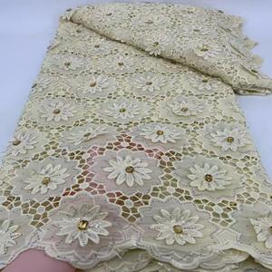 Tissu en dentelle soluble à l'eau avec broderie de sequins <span class=keywords><strong>et</strong></span> de strass en forme de fleurs 3D pour accessoires de robe de mariée - Product Image 5