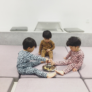 Nuovo Set di Abbigliamento alla Moda per Bambine: Maglietta a Maniche Lunghe con Stampa Leopardata e Pantaloni Lunghi - Product Image 6