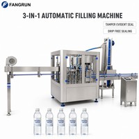 Machine de rinçage, remplissage et bouchage clé en main pour bouteilles d'eau minérale pure en PET et en verre