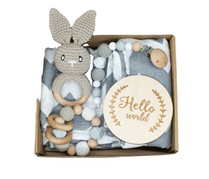 2023 Hot Sale Newborn Shower Gift Box Organic Cotton Silicone and Wood Baby Muslin Swaddle Blanket Wrap