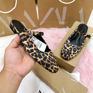 Nouvelles mules dorées pour <span class=keywords><strong>femme</strong></span>, style été 2025, en stock, à <span class=keywords><strong>talon</strong></span> bas, bout <span class=keywords><strong>carré</strong></span>, avec boucle, tige en tissu pailleté et décorations en strass - Product Image 4