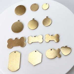 Vente en gros de médailles d'identification pour animaux de compagnie en métal plaqué or poli <span class=keywords><strong>moderne</strong></span> - Laiton vierge pour impression sérigraphique, gravure laser, médailles personnalisées pour chiens - Product Image 2