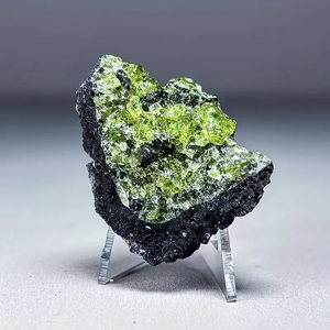 Esemplare di peridoto naturale-con matrice di Lava-<span class=keywords><strong>rocce</strong></span> <span class=keywords><strong>verdi</strong></span> e nere-per la creazione di gioielli, decorazioni per la casa, esposizione da collezione - Product Image 6