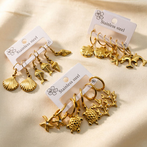 Pendientes de Acero Inoxidable de Alta Gama con Diseño Francés y Temática Marina Dorada para Mujer, Diseño Exclusivo con Conchas, Estrellas de Mar y Tortuga - Product Image 1