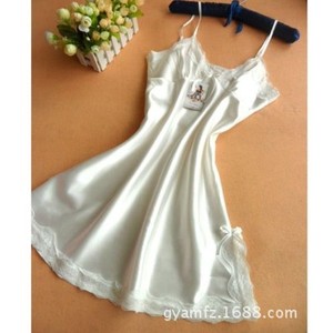 Vestido de dormir de satén para mujer, ropa de dormir sin mangas de tela suave para mujer, opciones de colores gris, rojo, negro, morado, blanco, rosa y azul - Product Image 5
