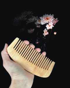 Peine de madera hecho a mano, peine para el cabello de madera natural, ideal para todo tipo de cabello, suave y delicado - Product Image 4
