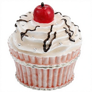 Op maat gemaakte logo groothandel handgemaakte hoogwaardige decoratieve schattige roze heerlijke dessert ambachtelijke potten keramiek hars cupcake sieraden - Product Image 4