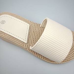 Sandalias planas de suela blanda cómodas antideslizantes de tendencia de moda para mujer - Product Image 4