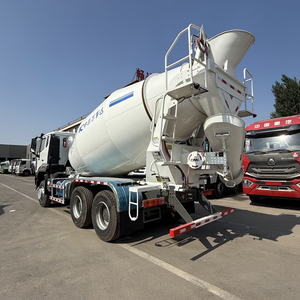 Camion malaxeur à <span class=keywords><strong>béton</strong></span> Sinotruk Hohan 6x4 d'occasion, <span class=keywords><strong>cuve</strong></span> de 10m3, camion de transport de ciment d'occasion, prix avantageux - Product Image 3