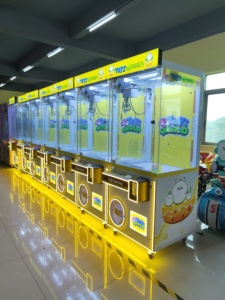 Playfun Games Nouvelle conception Machine à cadeaux et jouets en peluche, Jeu d'arcade à grue, Distributeur automatique de jouets <span class=keywords><strong>World</strong></span> Game à vendre - Product Image 5
