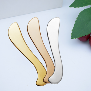 Herramienta de Masaje Facial Gua Sha de Acero Inoxidable en Oro Mate con Mango de Madera de Palisandro y Raspador Metálico - Product Image 3