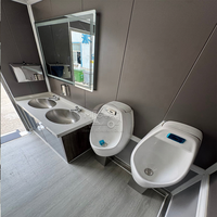 Remorque toilettes mobiles 2 postes en bois grainé avec marches – Toilettes VIP pour événements et mariages