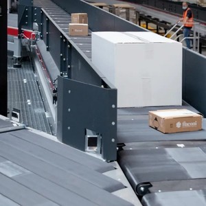 Smistatore a Nastro Incrociato Truelisort con Flusso Ottimizzato, Soluzione di Smistamento Intelligente per Operazioni di Pacchi ad Alto Volume - Product Image 2