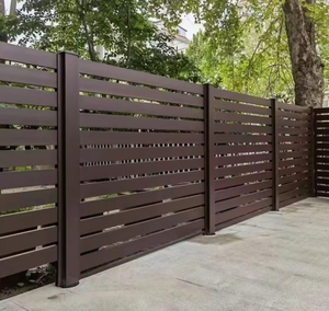 Panneaux de clôture en aluminium à lattes avec <span class=keywords><strong>portail</strong></span> <span class=keywords><strong>coulissant</strong></span> électrique - Clôture de sécurité et d'intimité, design moderne pour l'extérieur - Product Image 1