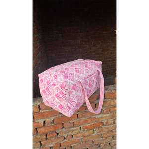 Bolsa de lona de algodón acolchada con estampado tradicional hecho a mano, elegante, ligera, duradera y espaciosa, perfecta para viajar. - Product Image 2