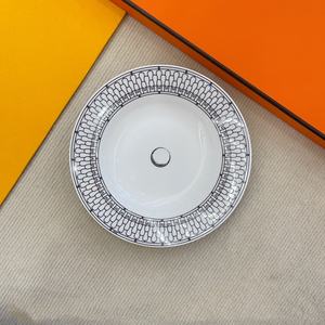 Service de table haut de gamme en porcelaine fine pour la maison, design créatif, luxe léger, assiettes doubles pour steak, plats et assiettes élégants - Product Image 1