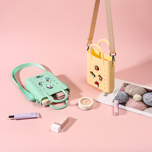 Sac bandoulière portable de mode en gros, étui de téléphone en silicone, sac de voyage croisé pour fille avec breloques DIY - Product Image 4