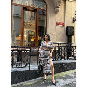 Conjunto de dos piezas de punto elegante para mujer, top corto y falda a juego, conjunto de traje transpirable a la moda, color beige - Product Image 4