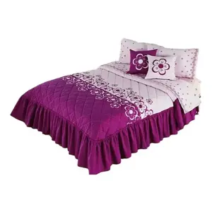 Couette Floreta Magenta Queen avec 2 coussins assortis, motif floral, rembourrage en polyester, pour une utilisation toute l'année à la maison - Product Image 1