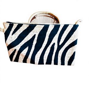 Porta Chequeras 100% con Diseño Urbano Simple, Uso Diario, Ecológico - Product Image 4