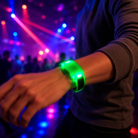 Bracelet lumineux LED avec télécommande, bracelet lumineux DMX clignotant pour fêtes, événements, concerts, danse, sports, jeux, vente en gros
