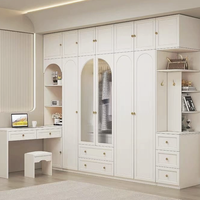 Ensemble armoire et bureau intégrés pour chambre secondaire, style crème luxe léger français, finition blanche avec coiffeuse d'angle