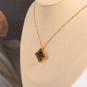 Collar con colgante cuadrado <span class=keywords><strong>de</strong></span> flor <span class=keywords><strong>de</strong></span> cumpleaños, línea <span class=keywords><strong>de</strong></span> esmalte negro Simple Vintage, joyería personalizada <span class=keywords><strong>de</strong></span> acero inoxidable - Product Image 4