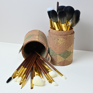 Lot de 12 <span class=keywords><strong>pinceaux</strong></span> de maquillage à manche rouge et avec étui en aluminium, logo personnalisé, vente en gros - Product Image 6