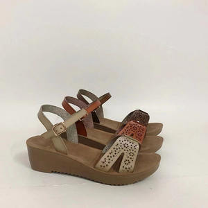 Suole della piattaforma per la produzione di scarpe sandali da donna con plateau e zeppa goffe - Product Image 2