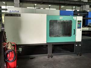 Machine horizontale de moulage par injection de plastique de seconde main <span class=keywords><strong>318</strong></span> tonnes Chen Hsong JM318 C ES en stock - Product Image 2