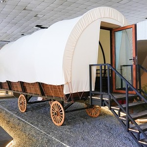 Oferta Especial: Carroza de Lujo Prefabricada Premier con Techo PVDF, Tienda de Glamping Familiar Estilo Safari para Vacaciones, Carroza Conestoga con Ruedas - Product Image 4