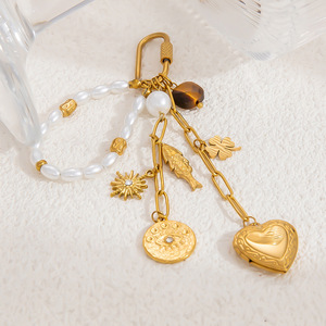 Colgante de Bolso con Cuentas en Forma de Corazón, Imitación de Perla, Cadena Dorada, Accesorio Unisex para Uso Diario - Product Image 1