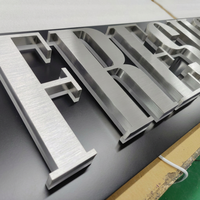 Panneau publicitaire rétroéclairé LED 3D en métal DakeSign avec contrôle Bluetooth, taille personnalisable pour les panneaux d'affichage des constructeurs automobiles
