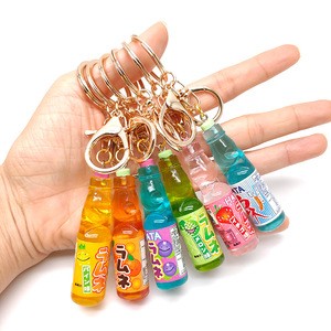 Llavero con Mini Botella de Refresco Japonés <span class=keywords><strong>Ramune</strong></span>, Colgante de Bebida de Simulación Colorido para Decoración de Bolsos y Mochilas, y Regalos para Amantes de la Gastronomía - Product Image 1
