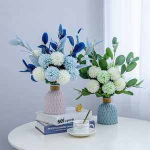 Bouquet de fleurs en soie Kch, vase bleu, eucalyptus, décoration de table, décoration de la maison - Product Image 4